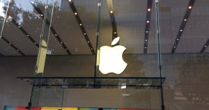 Apple Store 表参道 ガラス Apple ロゴ