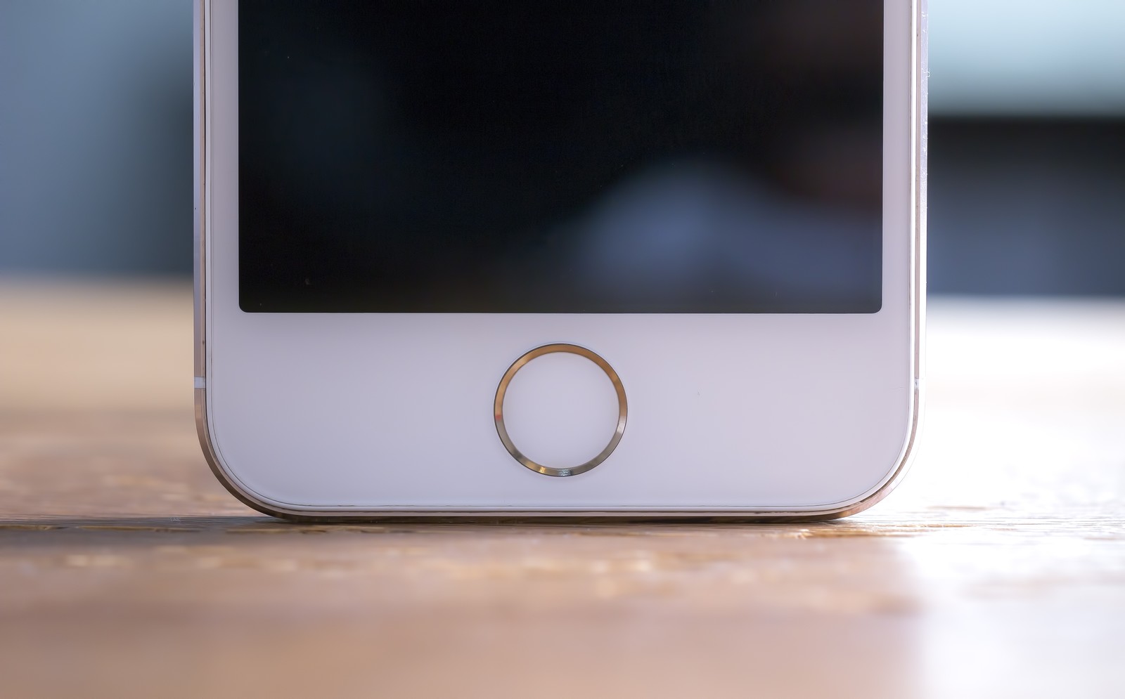iPhone 8のホームボタンの仕組みとは？爪では反応しない衝撃
