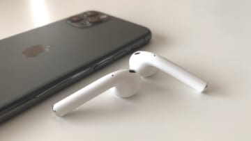 iPhone 11 Pro AirPods