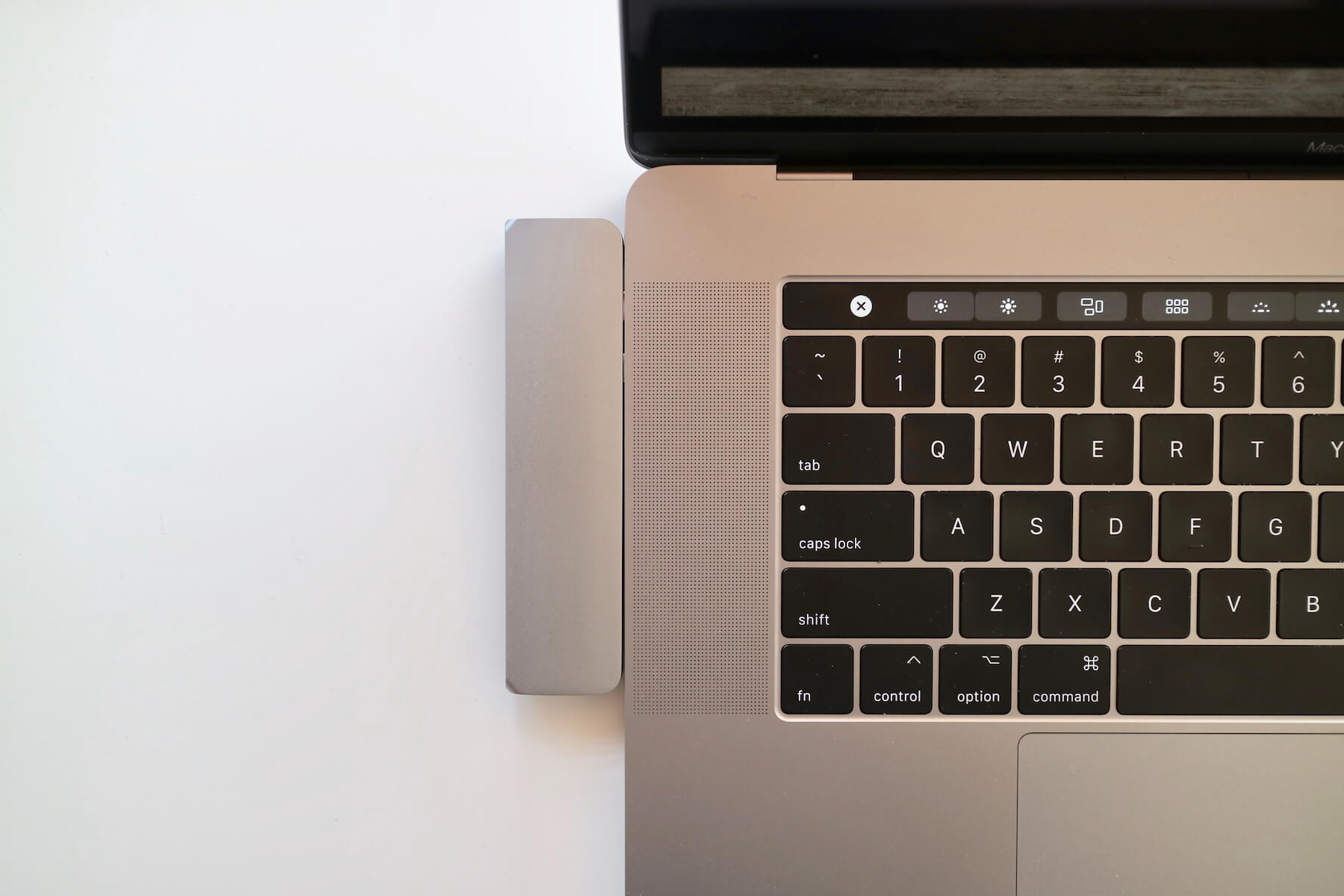 【レビュー】1つある安心感。新型MacBook Proのための「Satechi USB-C PROハブ」